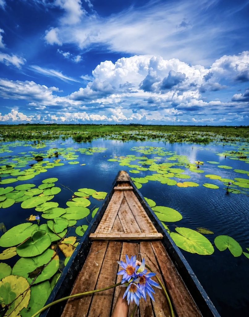 Luxury Wooden Boat Photoshoot AI Prompt in 8K HDR
